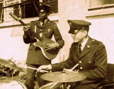 Hendrix 1962 fort Campbell.jpg