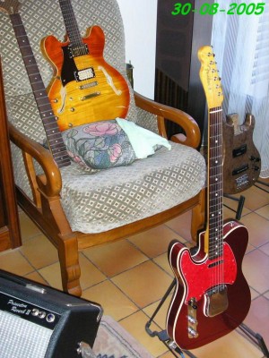 2005 guitares fauteuil.jpg